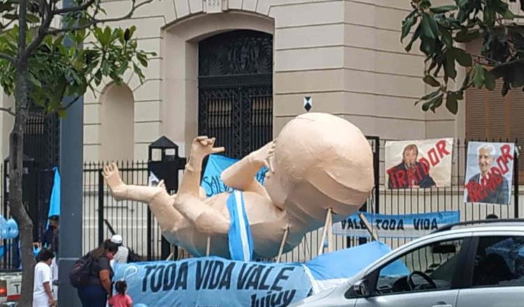 Eduardo Verástegui llama “asesino” al presidente de Argentina tras aprobarse la despenalización del aborto 