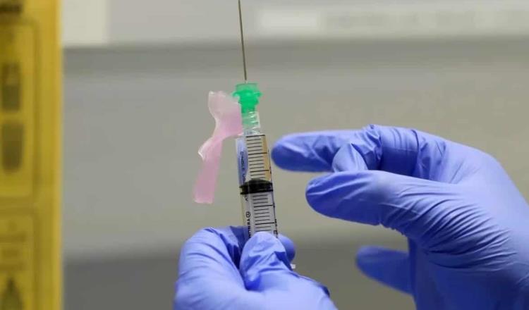 Mitad de adultos estadounidenses ya recibieron al menos una dosis de la vacuna contra el coronavirus