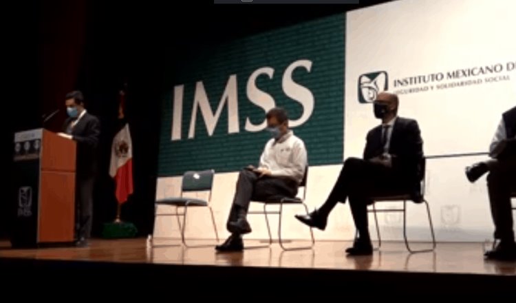 IMSS reporta una enfermera con fuerte reacción tras ser vacunada contra Covid-19