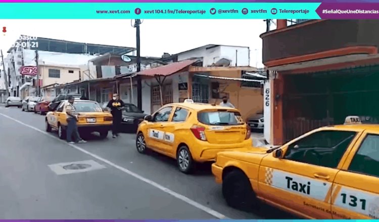 Retienen taxistas unidad “pirata” en Villahermosa; exigen a SEMOVI ponga orden 