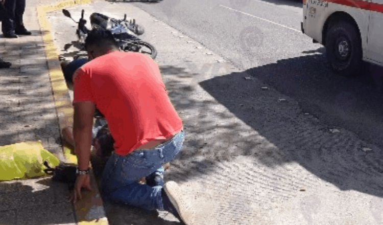 Atropellan a motociclistas en Paseo Tabasco, detienen a presunto responsable
