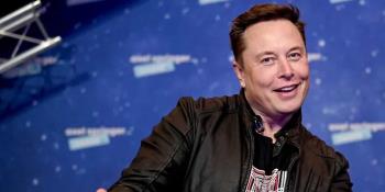 Vende Elon Musk más de 900 mil acciones de Tesla