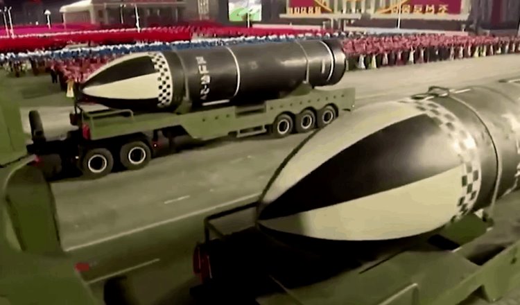 Presenta Corea del Norte al mundo su nuevo misil submarino en la celebración de su octavo Congreso del Partido de los Trabajadores