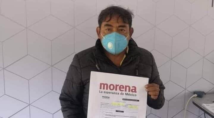 Vocero de padres de Ayotzinapa se registra como precandidato a diputado federal por Morena