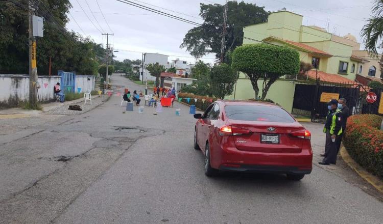 Por segundo día, habitantes del fracc. Heriberto Kehoe bloquean uno de los accesos a Prados de Villahermosa