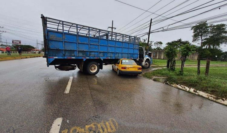 Se registra fuerte accidente en la Villahermosa-Teapa; deja solo daños materiales