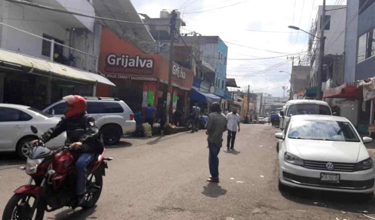 Exigen locatarios reubicación de ambulantes de la zona del mercado de Atasta