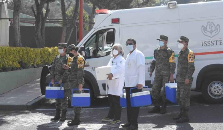 Trabajadores de salud que están en hospitales privados ya reciben la vacuna contra el Covid-19: López-Gatell 