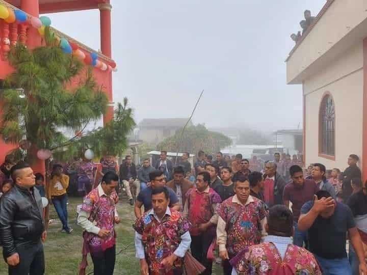 Pese a aumento de contagios de COVID en Chiapas, en Zinacantán realizan feria municipal