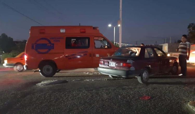 Se registra accidente entre ambulancia y Unidad particular