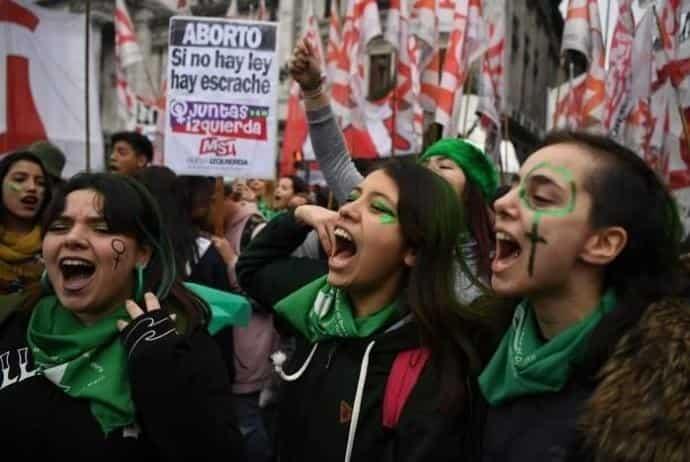 Ley del Aborto entra en vigor en Argentina; embarazo podrá interrumpirse hasta la semana 14