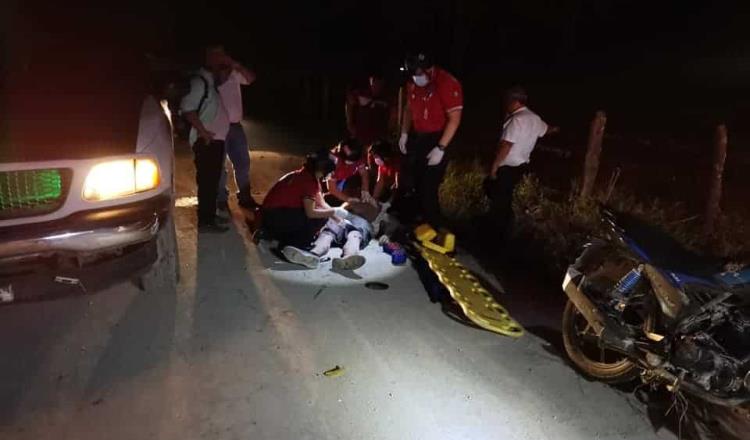 Hospitalizan a motociclista tras ser impactado sobre la Villahermosa-Macuspana