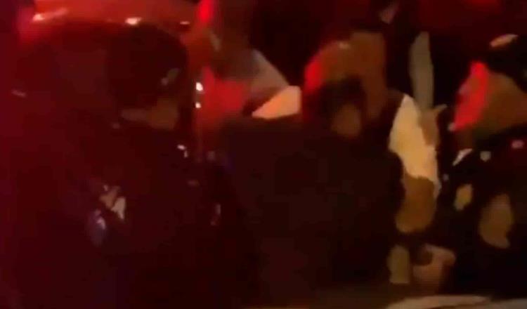 Hombre insulta y amenaza a policías en fiesta Covid en CDMX; lo apodan “Lord Mis Zapatos”