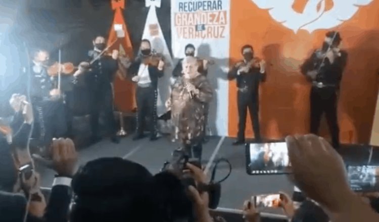 Se registra “Paquita la del Barrio” como precandidata a diputada local en Veracruz