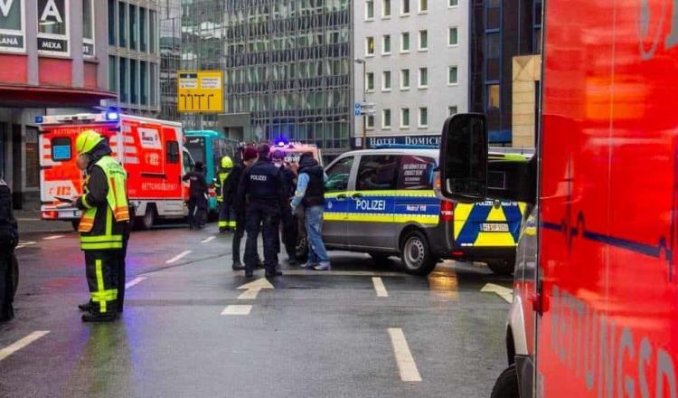 Sujeto ataca a varias personas con un cuchillo en Frankfurt, Alemania