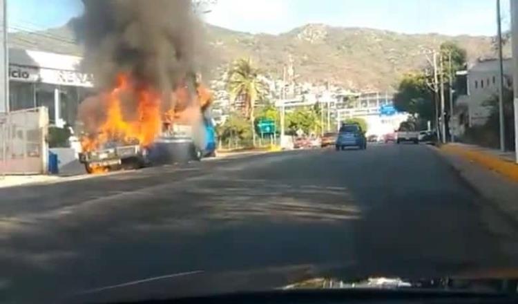 Incendian camión de pasajeros en Acapulco, detienen a presunto responsable