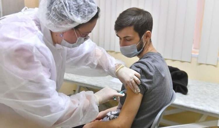 Francia recomienda que quienes ya tuvieron COVID-19 solo se apliquen una dosis de la vacuna