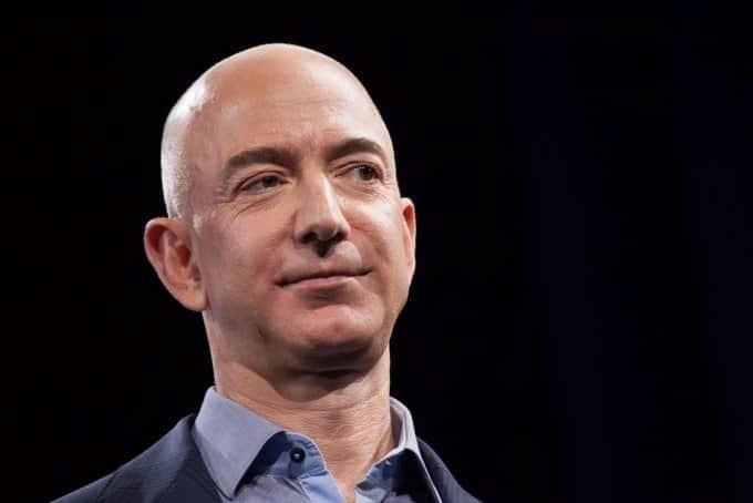 Renuncia Jeff Bezos al cargo de CEO de Amazon