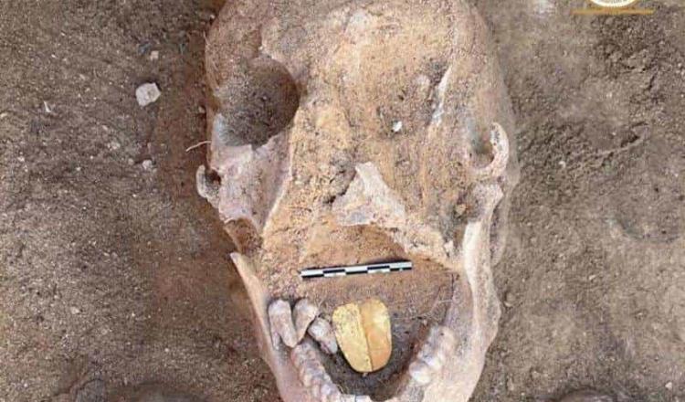 Encuentran en Egipto momia con lengua de oro