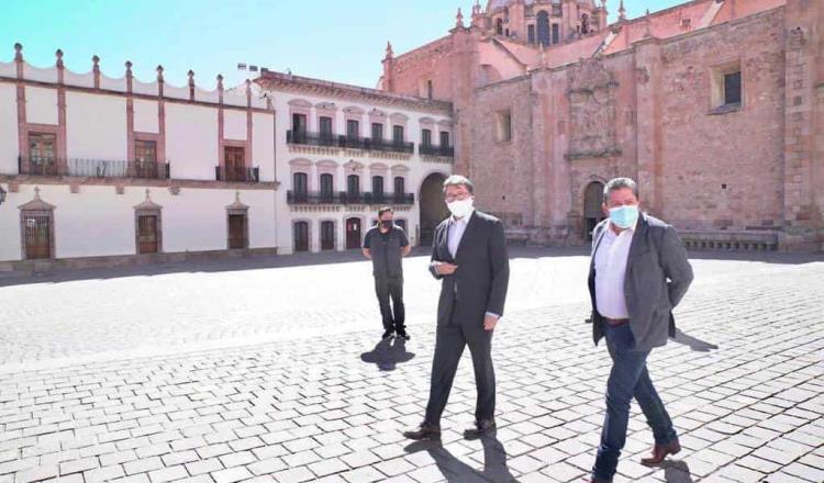 Va Ricardo Monreal por iniciativa que regule las redes sociales en México