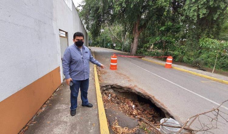 Por socavón colonos cierran calle La Venta del fraccionamiento Campestre