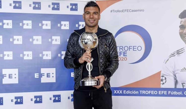 Casemiro recibe el Trofeo EFE al Mejor Jugador Iberoamericano de 2020