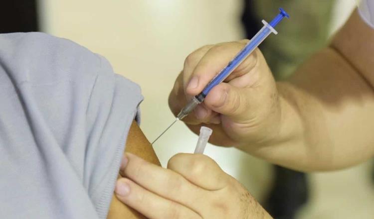 Ciudadanos y funcionarios “mintieron” para recibir vacuna antiCovid en Cunduacán: AALH