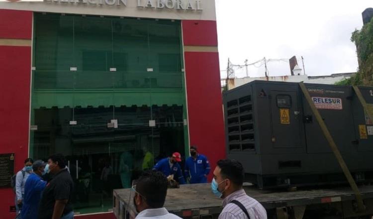 Remueven planta de energía mal instalada frente a oficina pública en Centro de Villahermosa