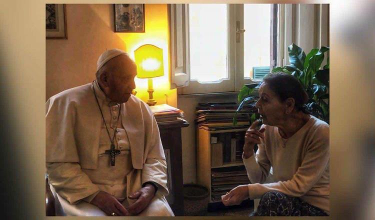 Sorprende Papa Francisco con visita espontánea a superviviente del Holocausto