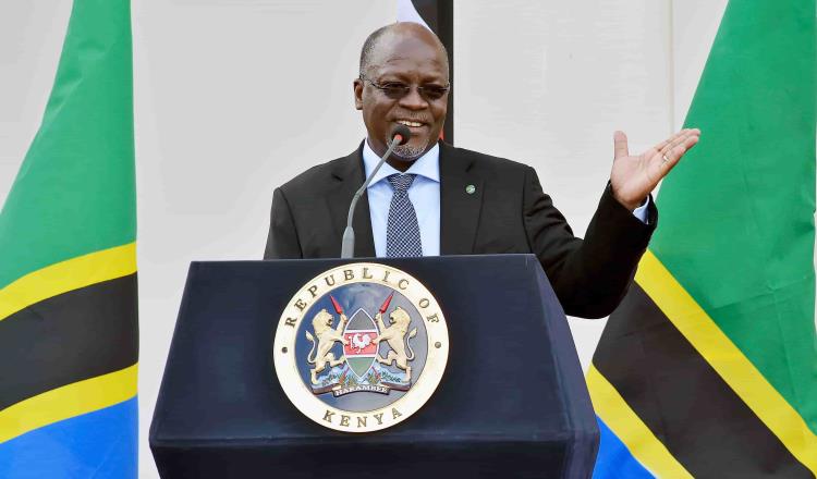 Presidente de Tanzania pide usar cubrebocas, pese a que decía que “orando se acabaría la pandemia”