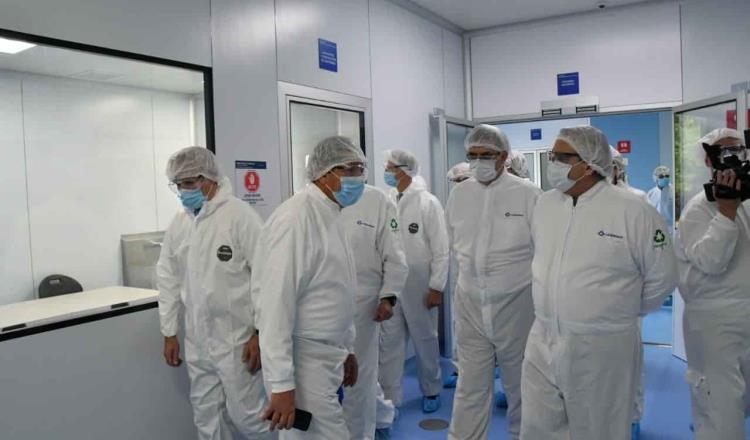 Visita presidente de Argentina Laboratorios Liomont donde se envasa vacuna de AstraZeneca 