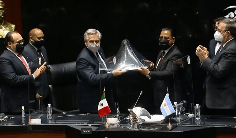 Entrega Senado de la República el busto Belisario Domínguez al presidente de Argentina