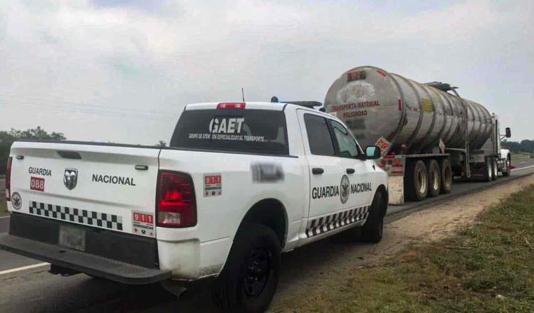 Detiene Guardia Nacional a dos sujetos que transportaban 42 mil 500 litros de hidrocarburo, en Tabasco