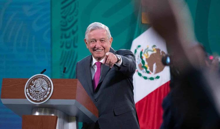 Pide López Obrador al CCE convencer a empresas para que acepten reforma eléctrica