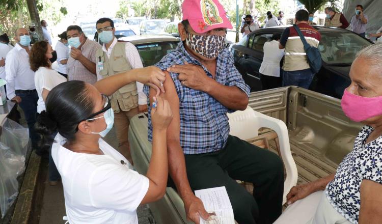 Continúa vacunación anticovid para adultos mayores en Centla y Centro.