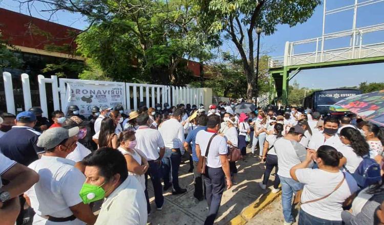 Maestros marchan por Villahermosa; demandan pago de bono de “tiempo completo”