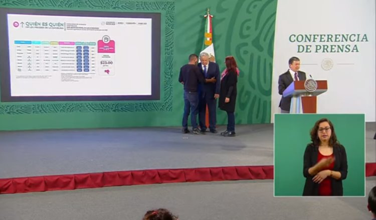 Ciudadano se “cuela” en la mañanera de AMLO para exponerle directamente sus necesidades