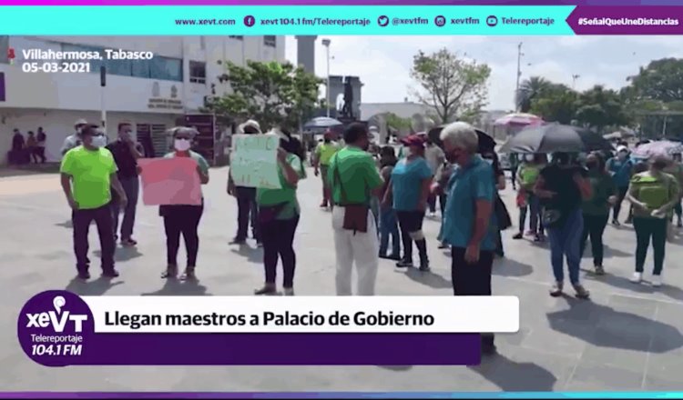 Maestros vuelven a marchar en demanda de pago para escuelas de tiempo completo