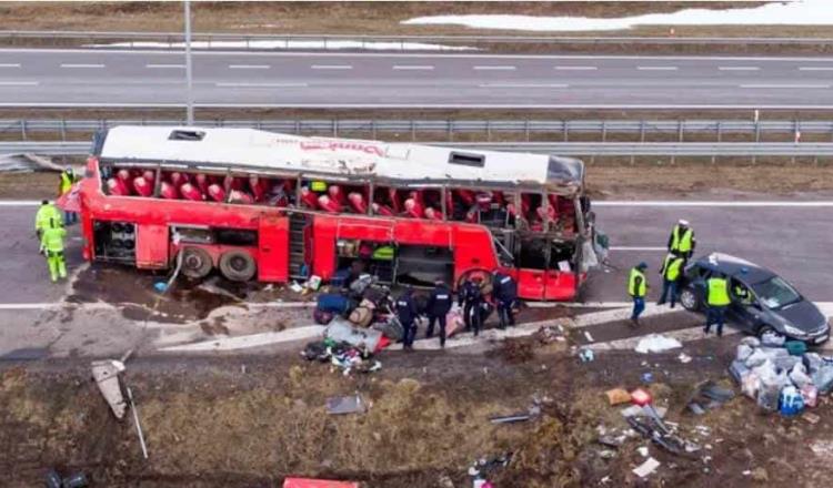 Mueren cinco personas tras accidente de autobús en Polonia; 40 resultaron heridas
