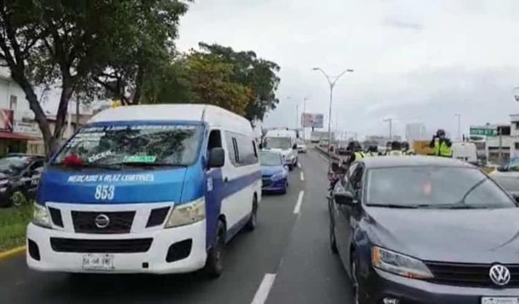 Automovilista golpea a tránsito en Ruiz Cortines e intenta darse a la fuga
