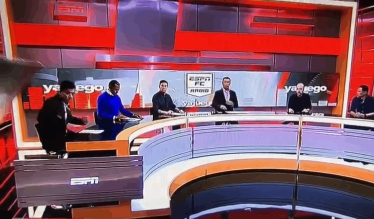Pantalla del set cae sobre panelista de ESPN Radio Colombia 