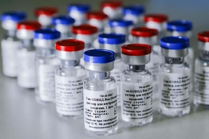 Farmacéuticas advierten escasez de materias primas para vacunas contra el coronavirus 