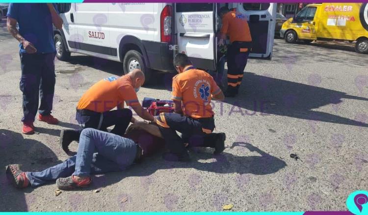 Familia en motocicleta es arrollada en 27 de Febrero; trasladan a conductor al hospital Rovirosa