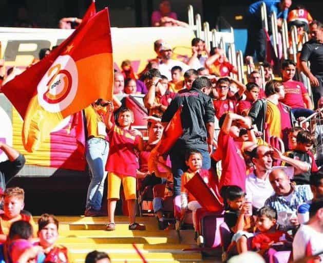 Despiden a futbolista marroquí del Galatasaray por ‘insultar’ a la Directiva