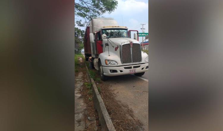 Hallan tráiler robado en Huimanguillo