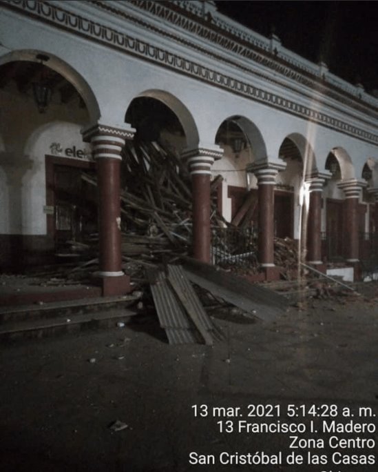 Se derrumba techo de los portales de San Cristóbal