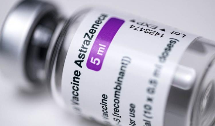 Reanudará España vacunación con AstraZeneca en personas de hasta 65 años