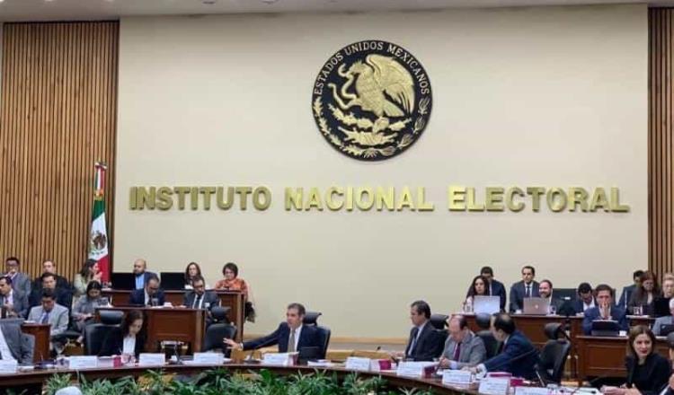 Niega Hacienda recursos al INE para la Consulta Popular; aplazan su organización