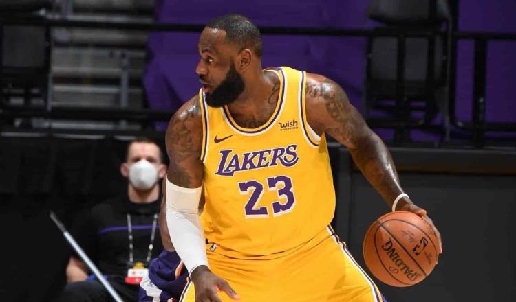 LeBron James, lesionado en partido de los Halcones de Atlanta