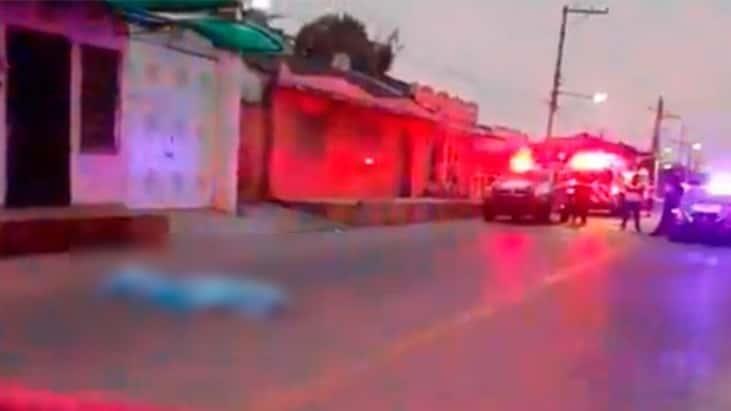 Muere hombre en Cárdenas; al parecer cayó de un auto en movimiento 